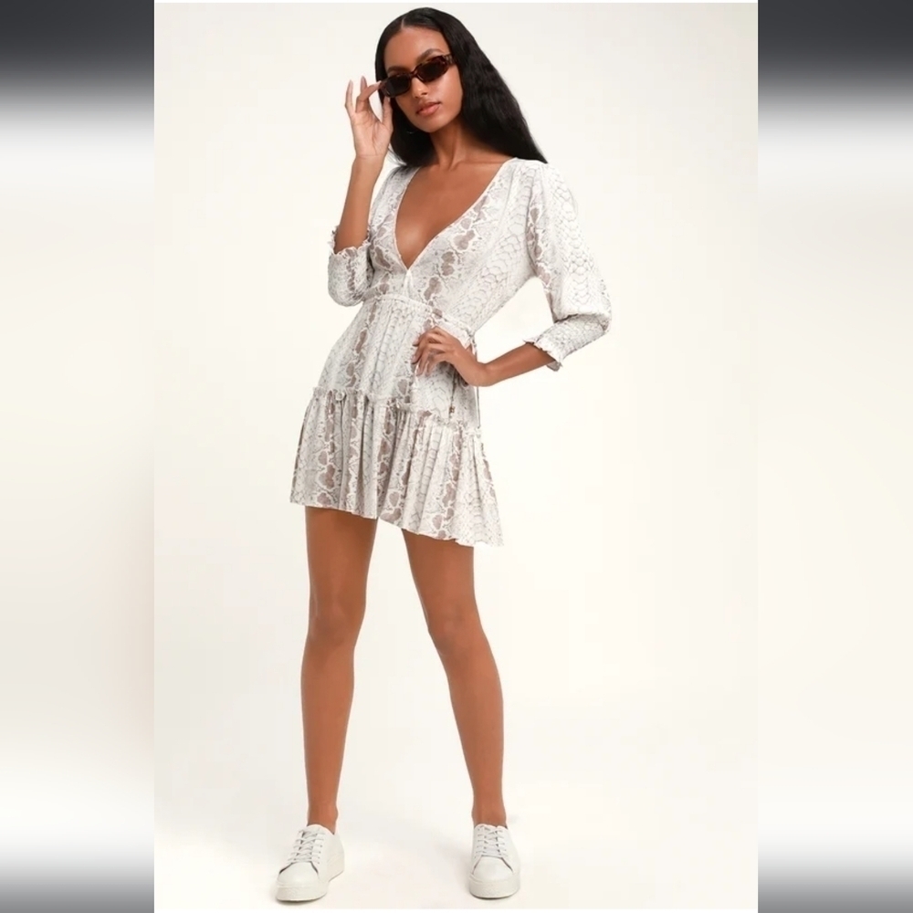 ✨️Kivari White Snake Print Quarter Sleeve Mini Dress. Sz Small